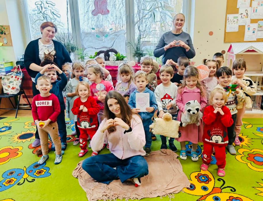 Karolina Okrasa-Staszak prowadzi zajęcia o akceptacji w Przedszkolu Calineczka